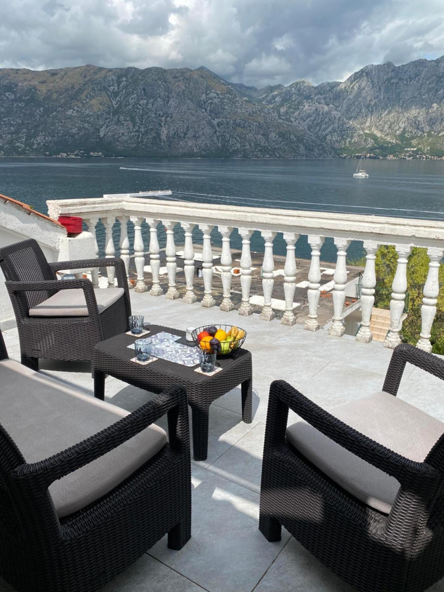 Lux Boka Sea View Apartment Котор Екстериор снимка