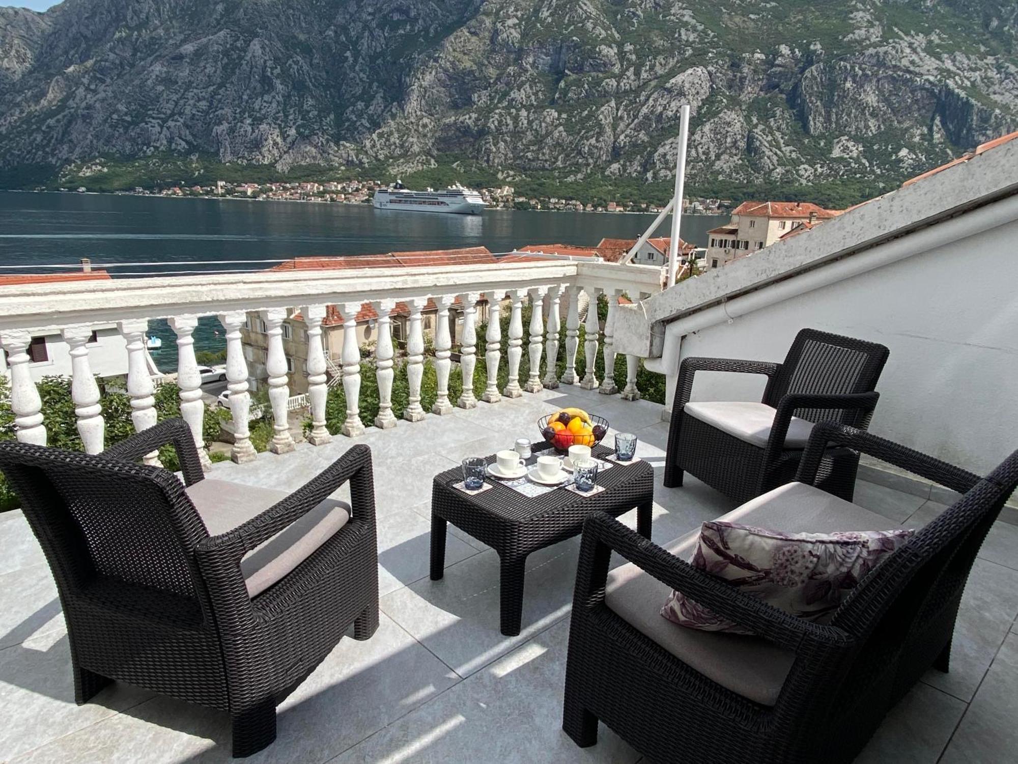 Lux Boka Sea View Apartment Котор Екстериор снимка