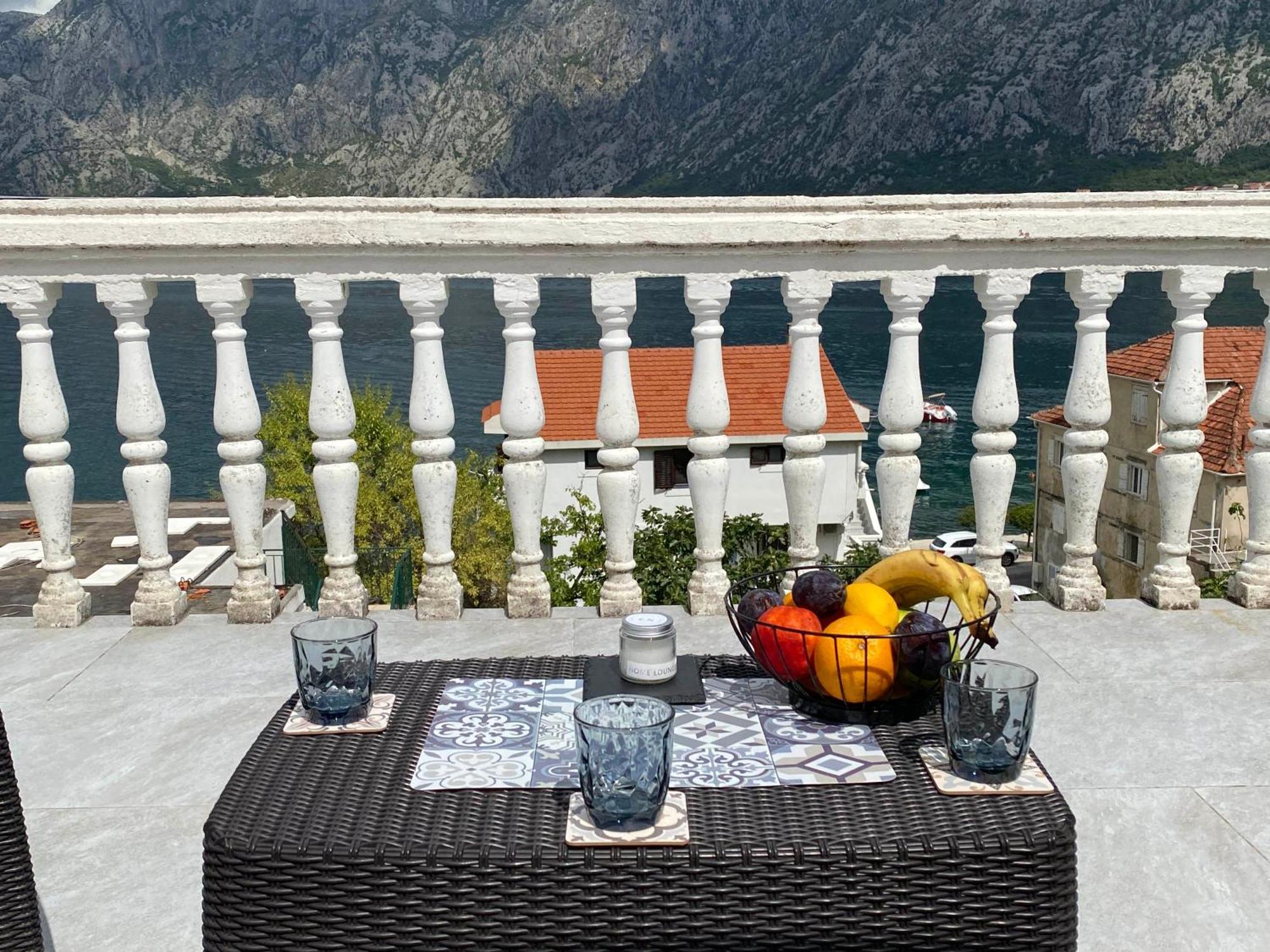 Lux Boka Sea View Apartment Котор Екстериор снимка