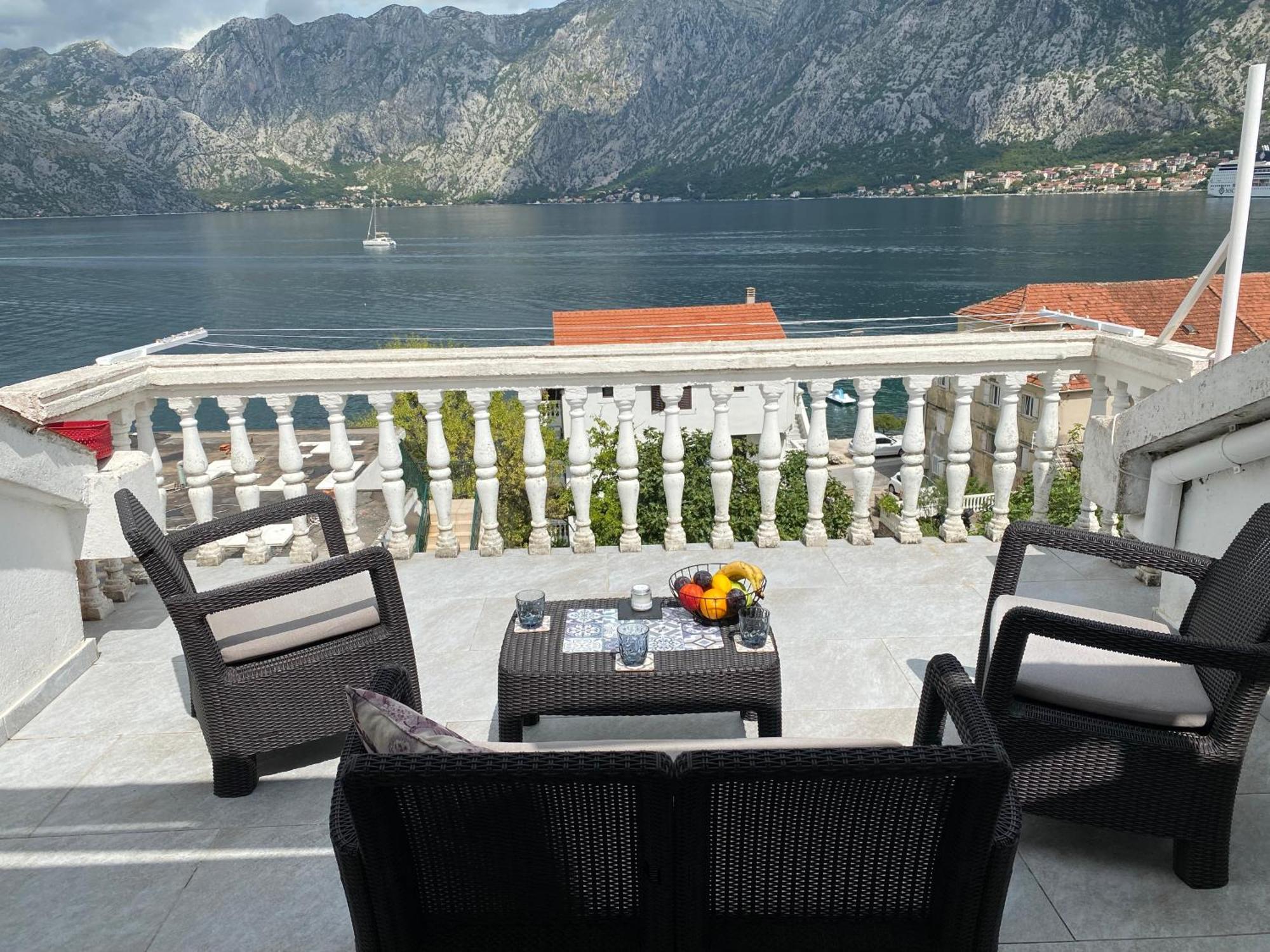Lux Boka Sea View Apartment Котор Екстериор снимка